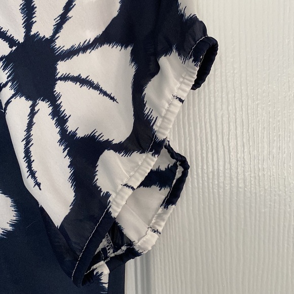 BNWOT - Navy and White Floral Top - Picture 5 of 8